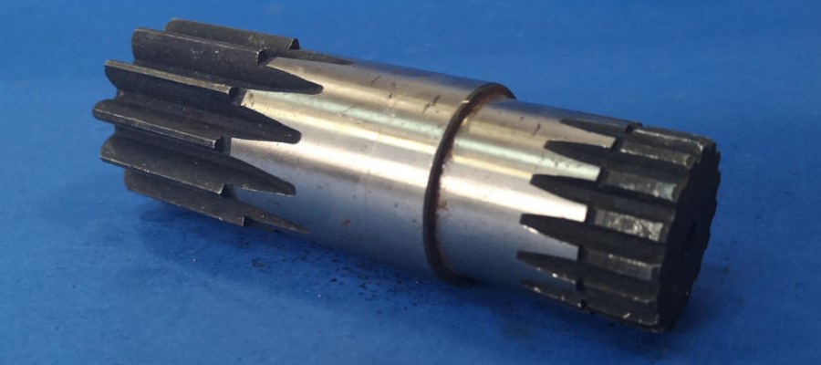 Hřídele otočných motorů OMEX, hřídele pojezdových motorů, ozubená kola, saně, ložiska, ráfek Polsko